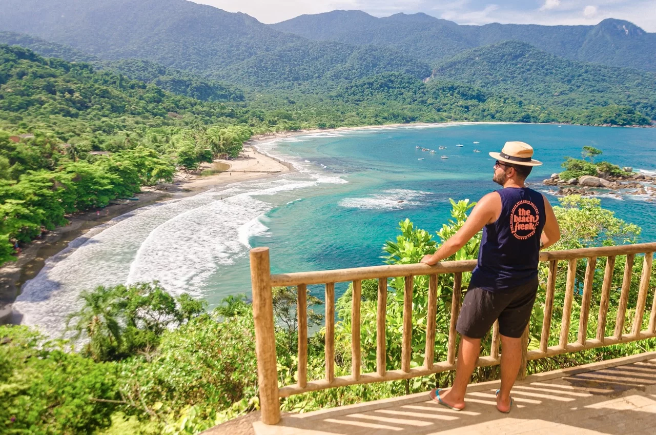 Praia de Castelhanos em Ilhabela vista do mirante