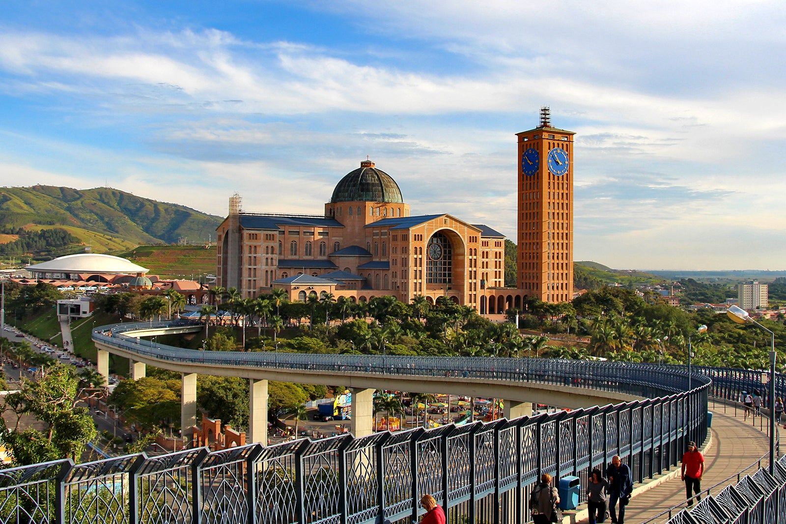 Passeios em Aparecida e Santuário Nacional de Nossa Senhora Aparecida