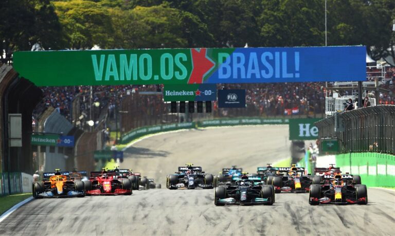 Foto de carros de formula 1 em interlagos são paulo brasil